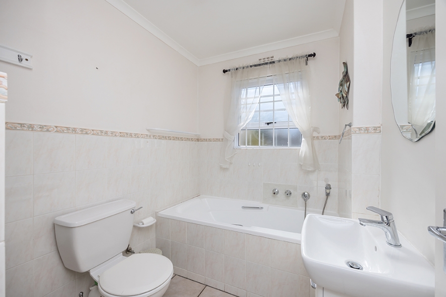 To Let 2 Bedroom Property for Rent in Sunningdale Western Cape